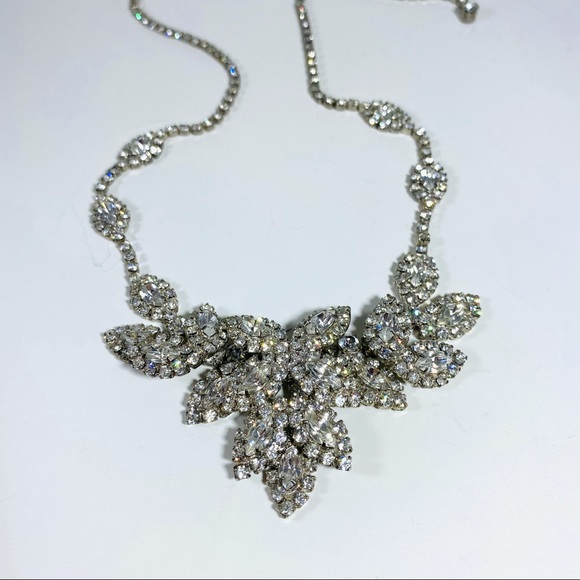 Stunning vintage rhinestone encrusted cocktail necklace